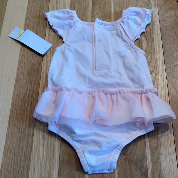 NWT Bloomies Baby Light Pink Onesie - Picture 4 of 5